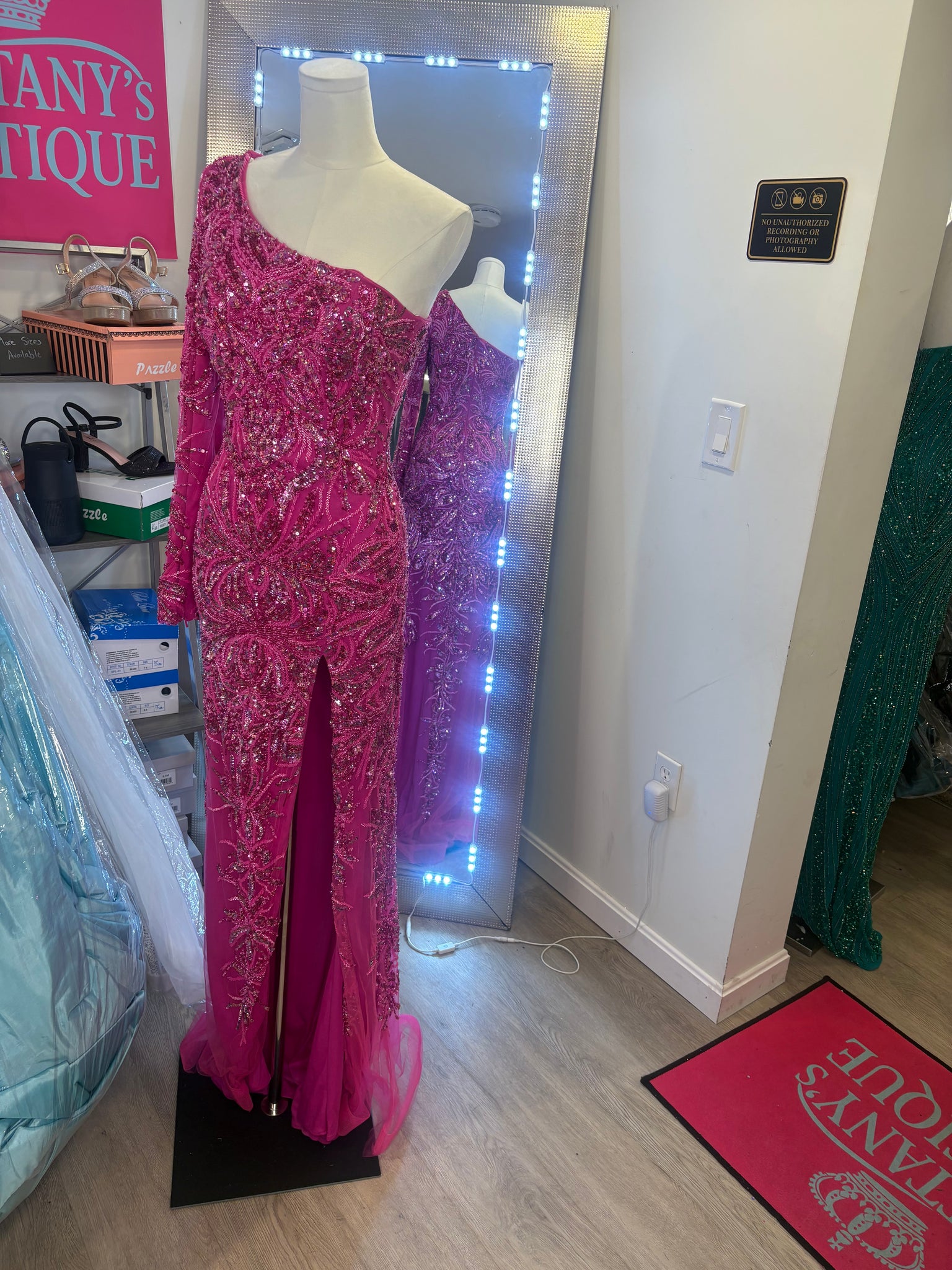 Ava Presley Dress #AV916348
